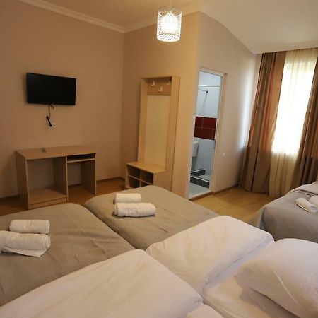 Hotel Hollywood Кутаїсі Екстер'єр фото