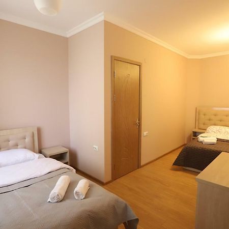 Hotel Hollywood Кутаїсі Екстер'єр фото