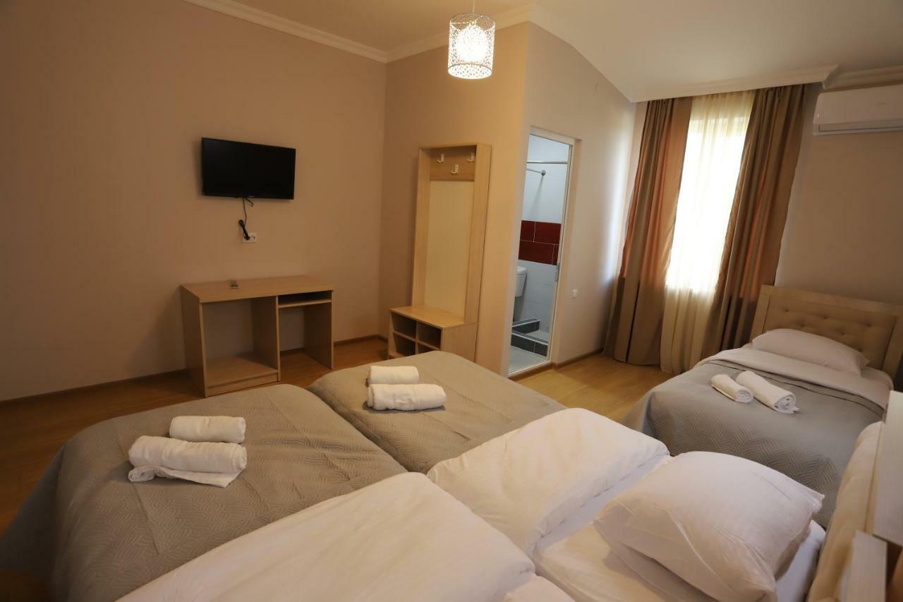 Hotel Hollywood Кутаїсі Екстер'єр фото