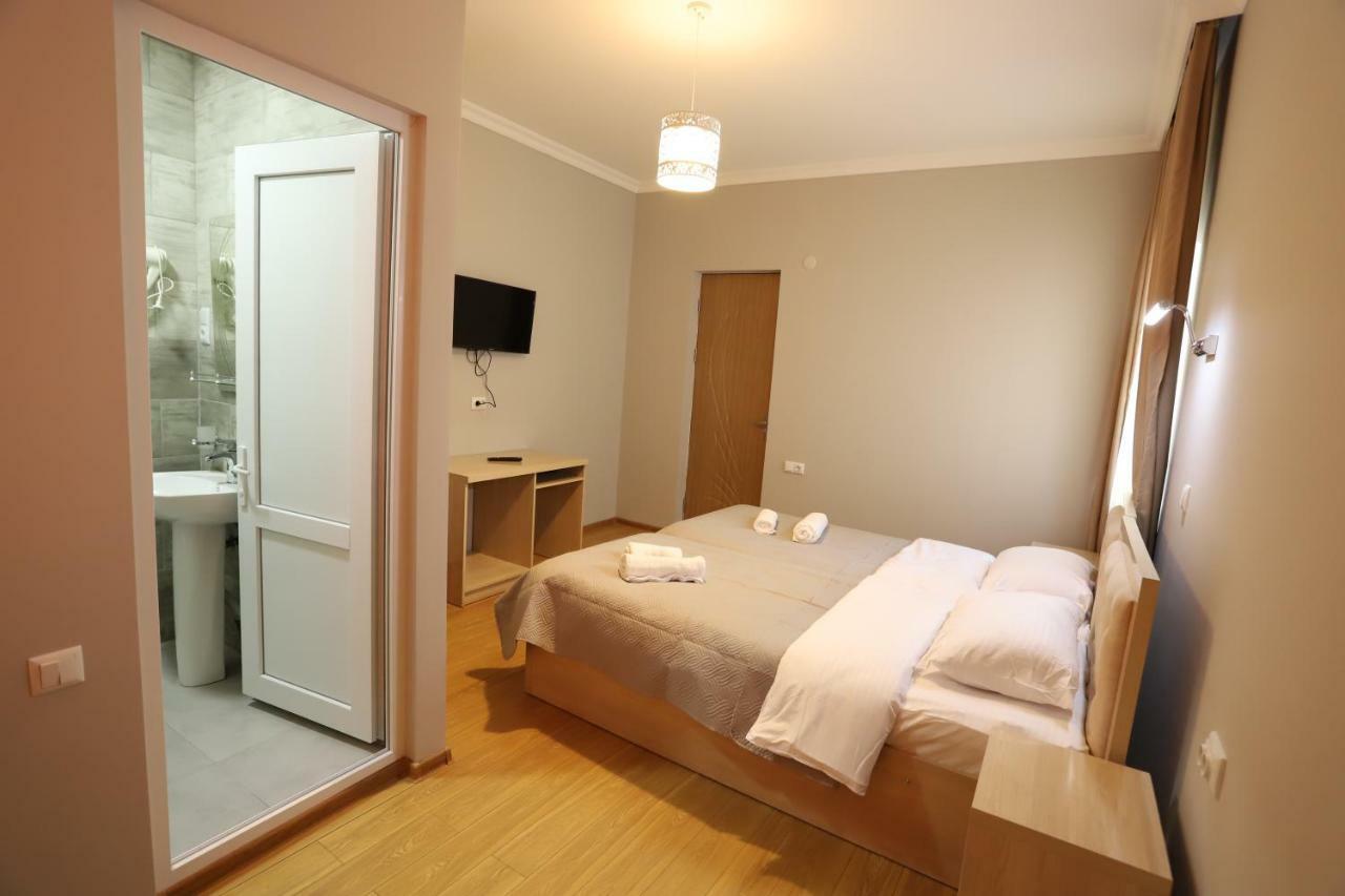 Hotel Hollywood Кутаїсі Екстер'єр фото