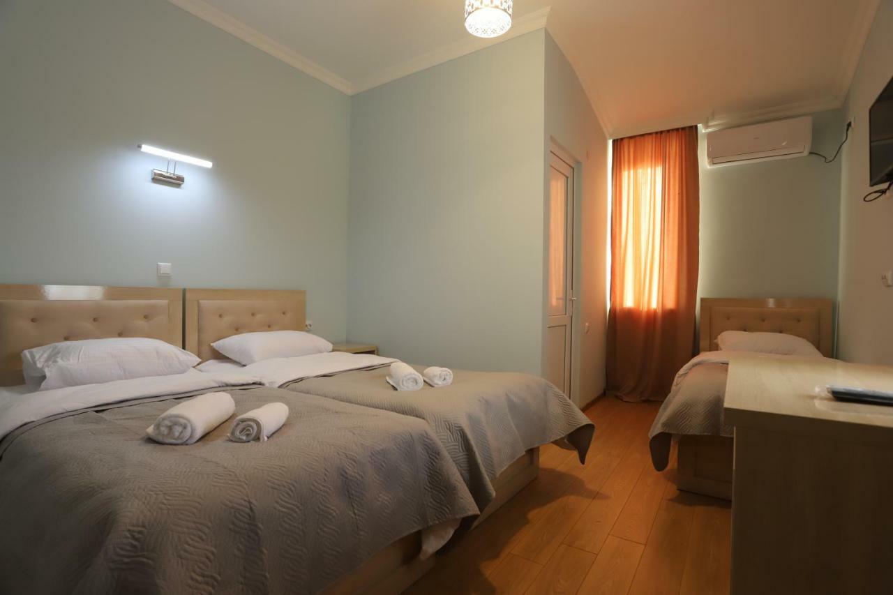 Hotel Hollywood Кутаїсі Екстер'єр фото