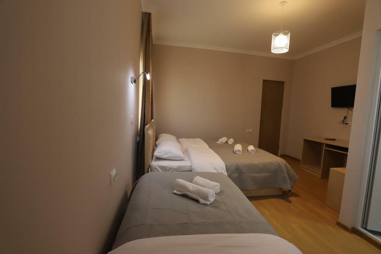 Hotel Hollywood Кутаїсі Екстер'єр фото