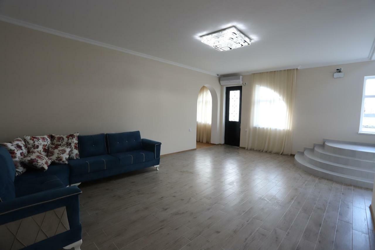 Hotel Hollywood Кутаїсі Екстер'єр фото