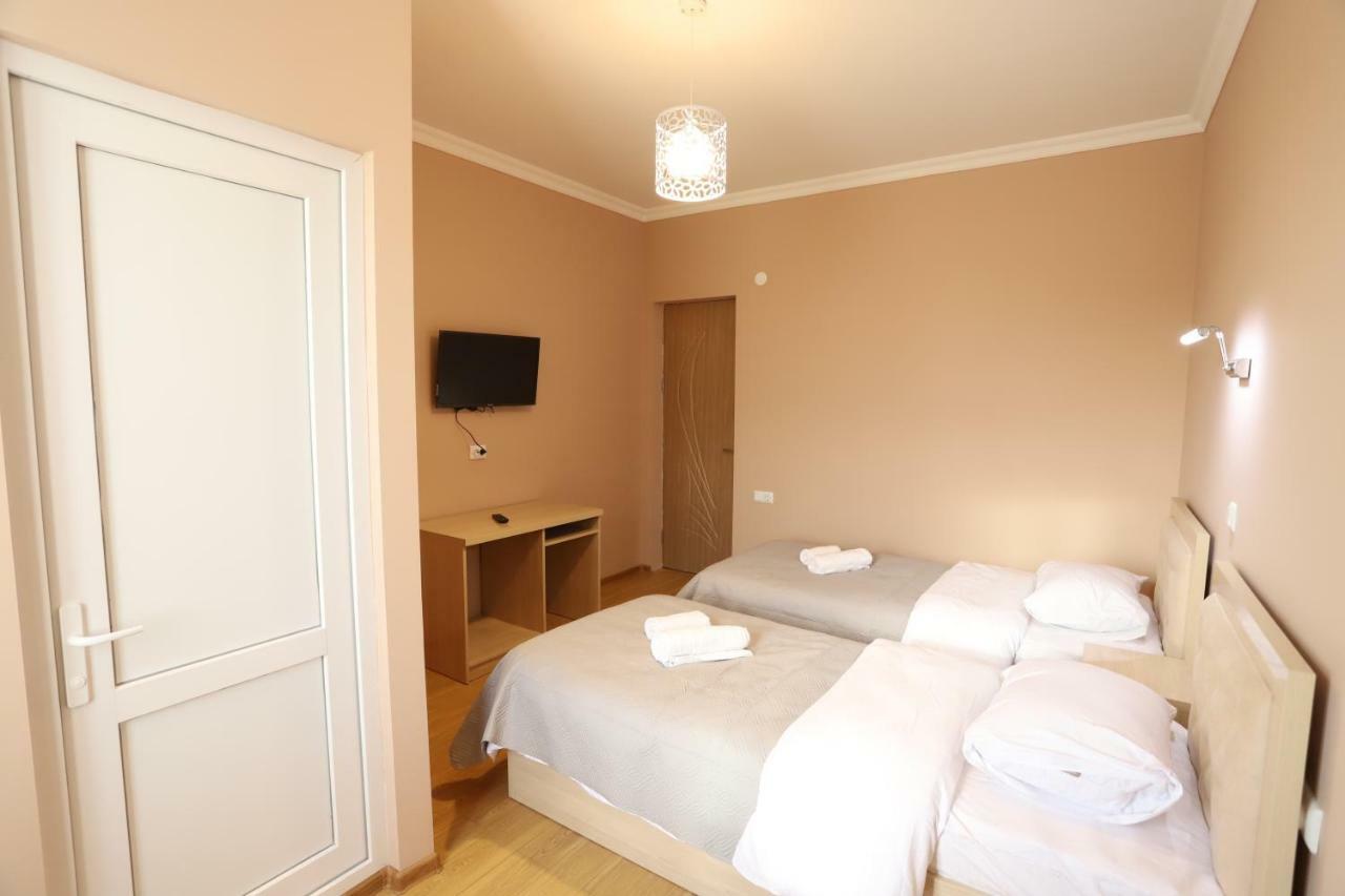 Hotel Hollywood Кутаїсі Екстер'єр фото