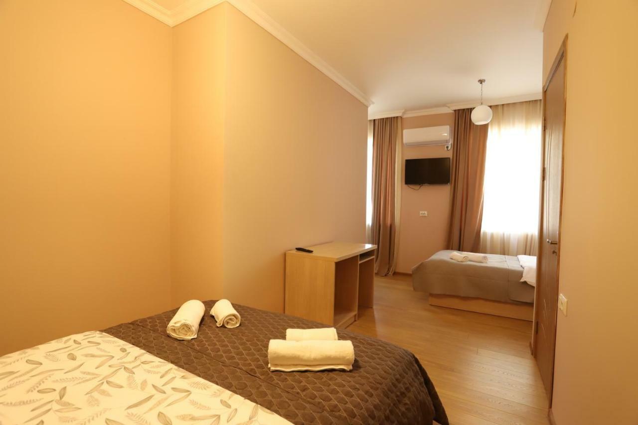 Hotel Hollywood Кутаїсі Екстер'єр фото