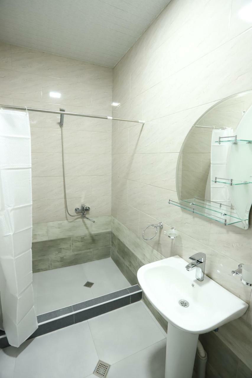 Hotel Hollywood Кутаїсі Екстер'єр фото