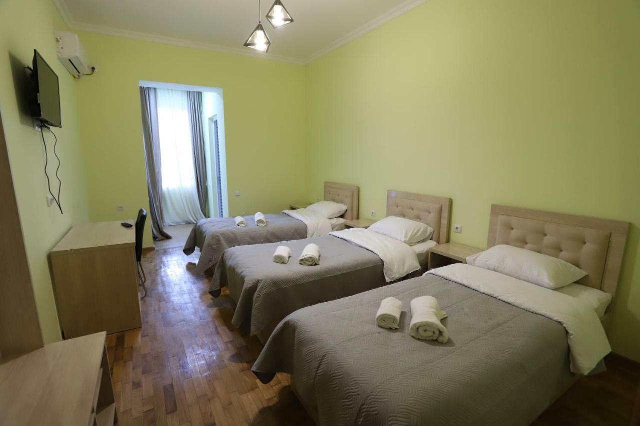 Hotel Hollywood Кутаїсі Екстер'єр фото