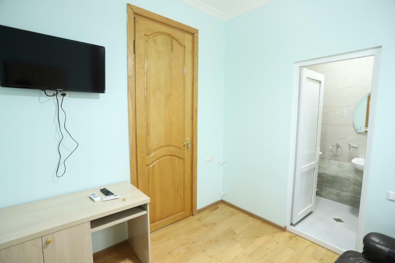 Hotel Hollywood Кутаїсі Екстер'єр фото