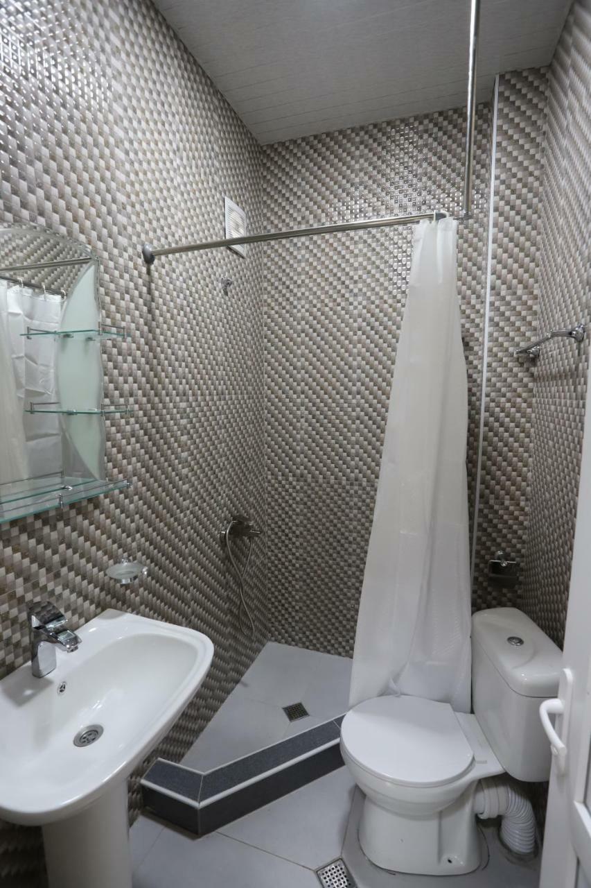 Hotel Hollywood Кутаїсі Екстер'єр фото