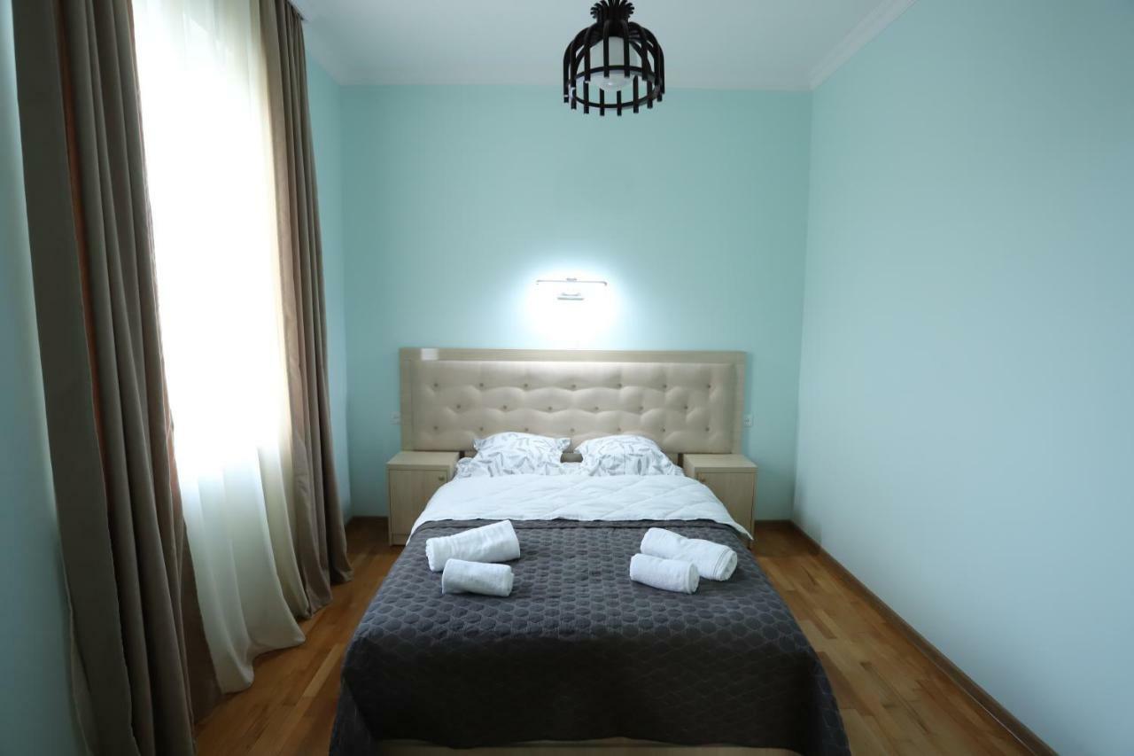 Hotel Hollywood Кутаїсі Екстер'єр фото