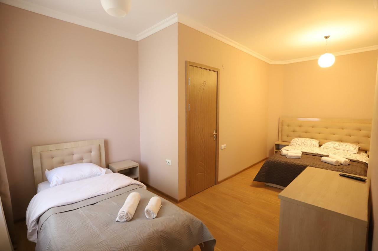 Hotel Hollywood Кутаїсі Екстер'єр фото