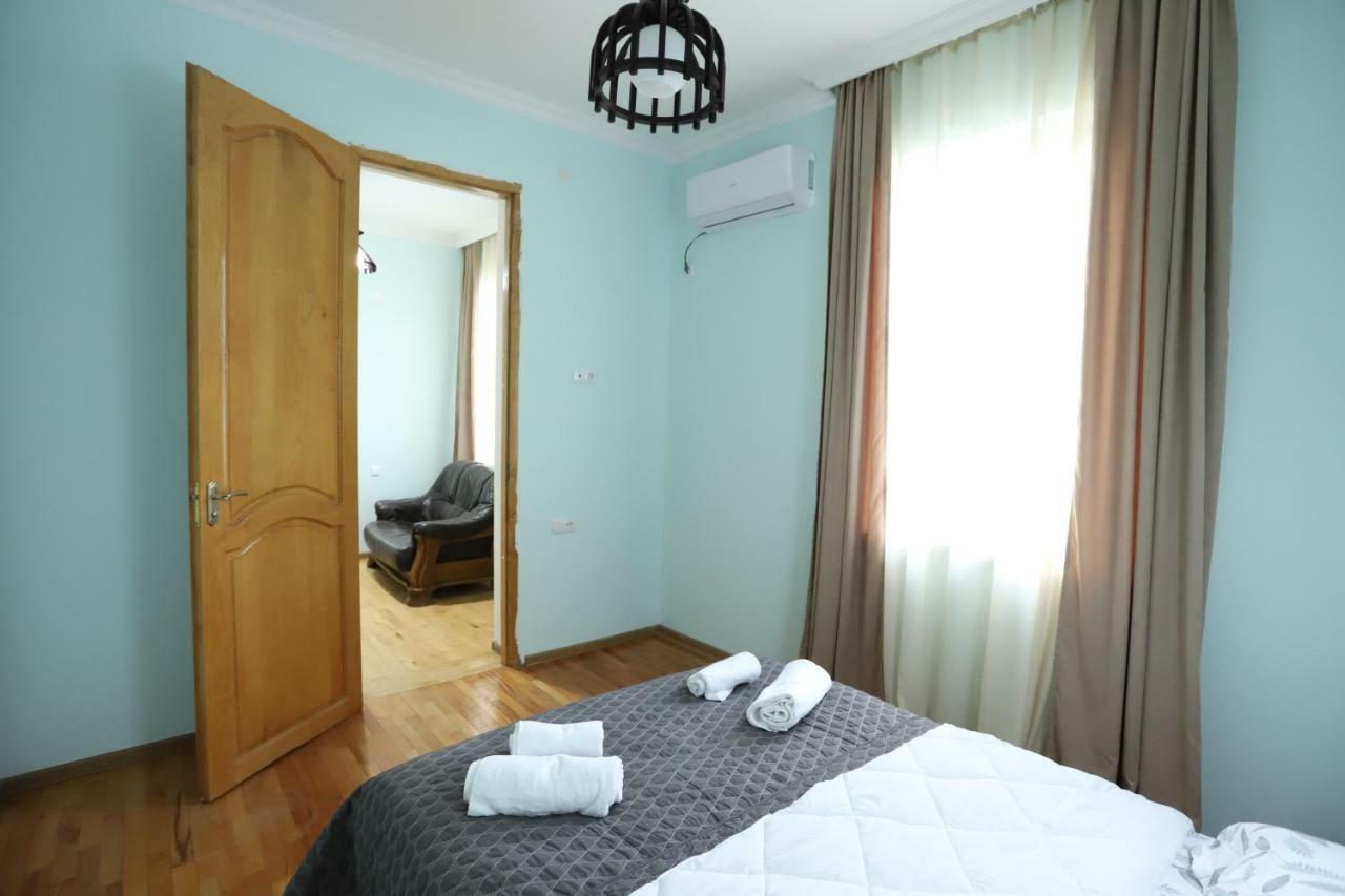 Hotel Hollywood Кутаїсі Екстер'єр фото