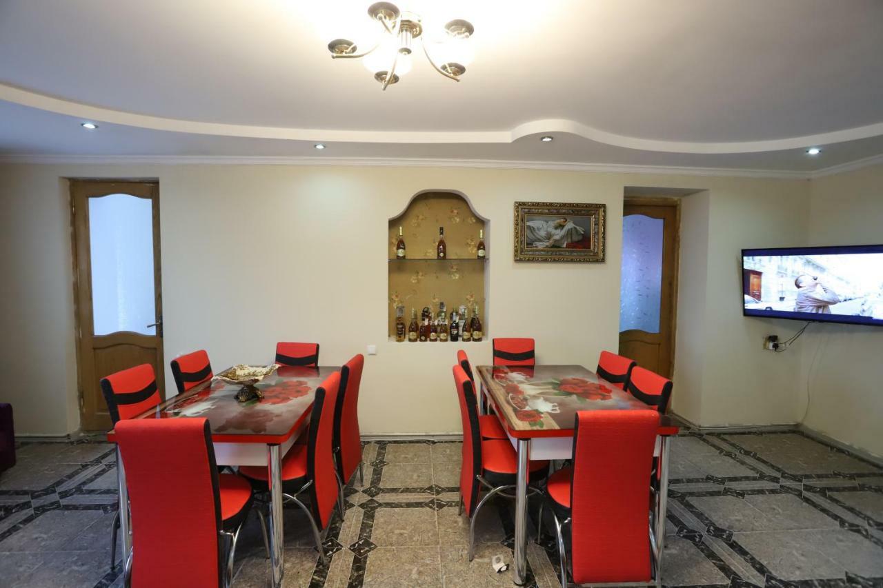 Hotel Hollywood Кутаїсі Екстер'єр фото